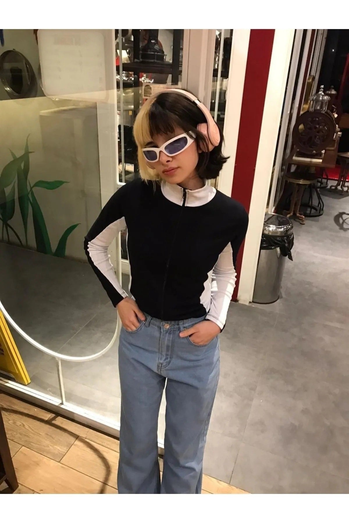 Line Detail Fermuarlı Siyah Renkli Crop Bluz