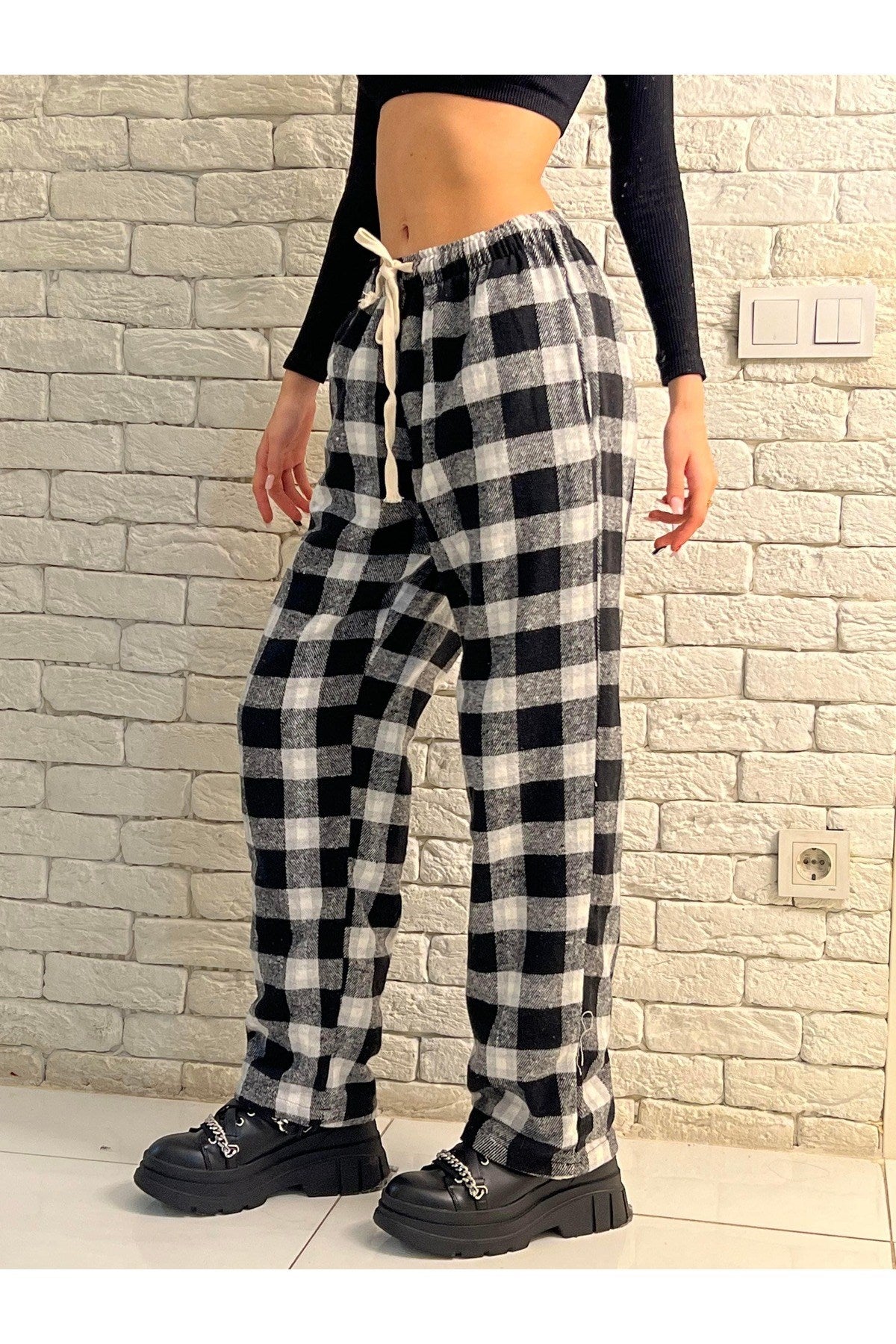 Siyah Beyaz Tech Relax Fit Ekose Bol Paça Street Eşofman Altı DLY