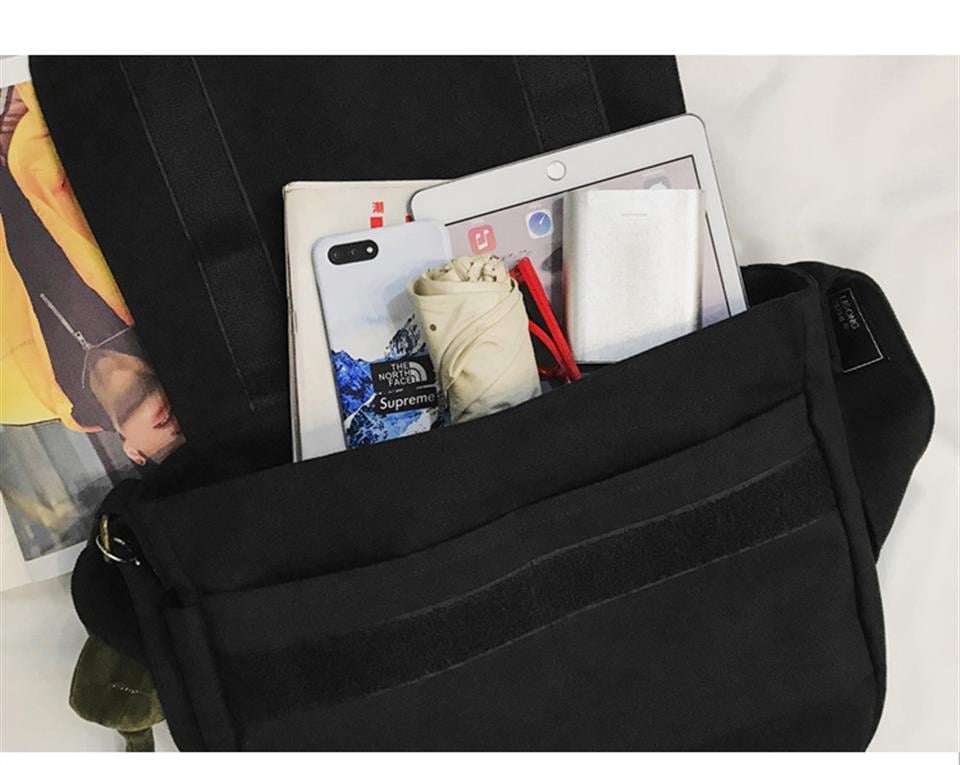 ESC BUTİK BT21 Heart Baskılı Unisex Siyah Postacı Çantası