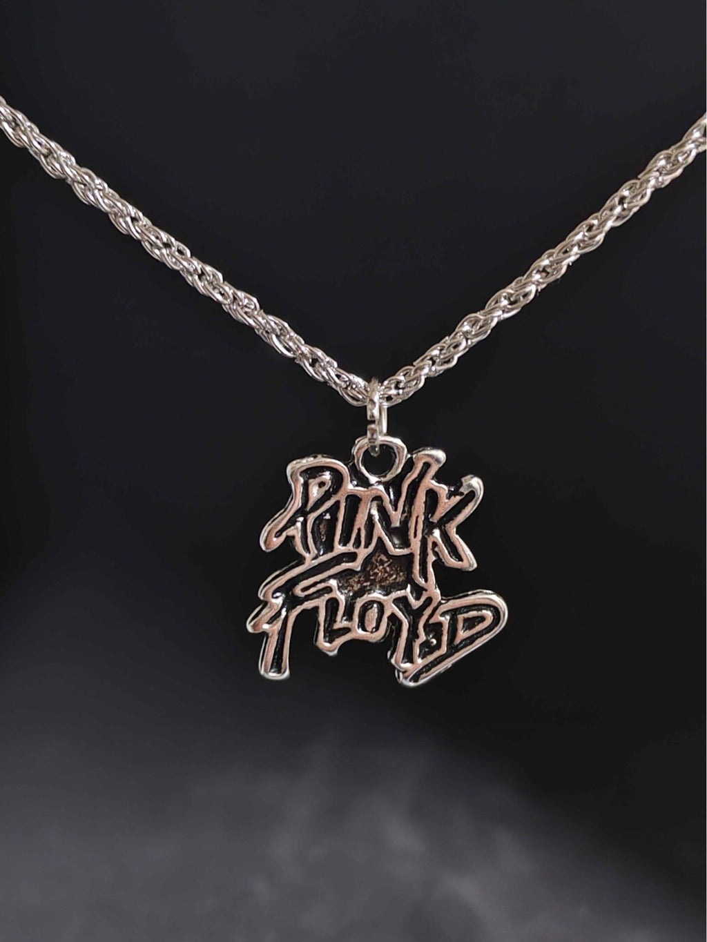 Antik Gümüş Kaplama Pink Floyd Rock Yazılı Heart Unisex Kolye