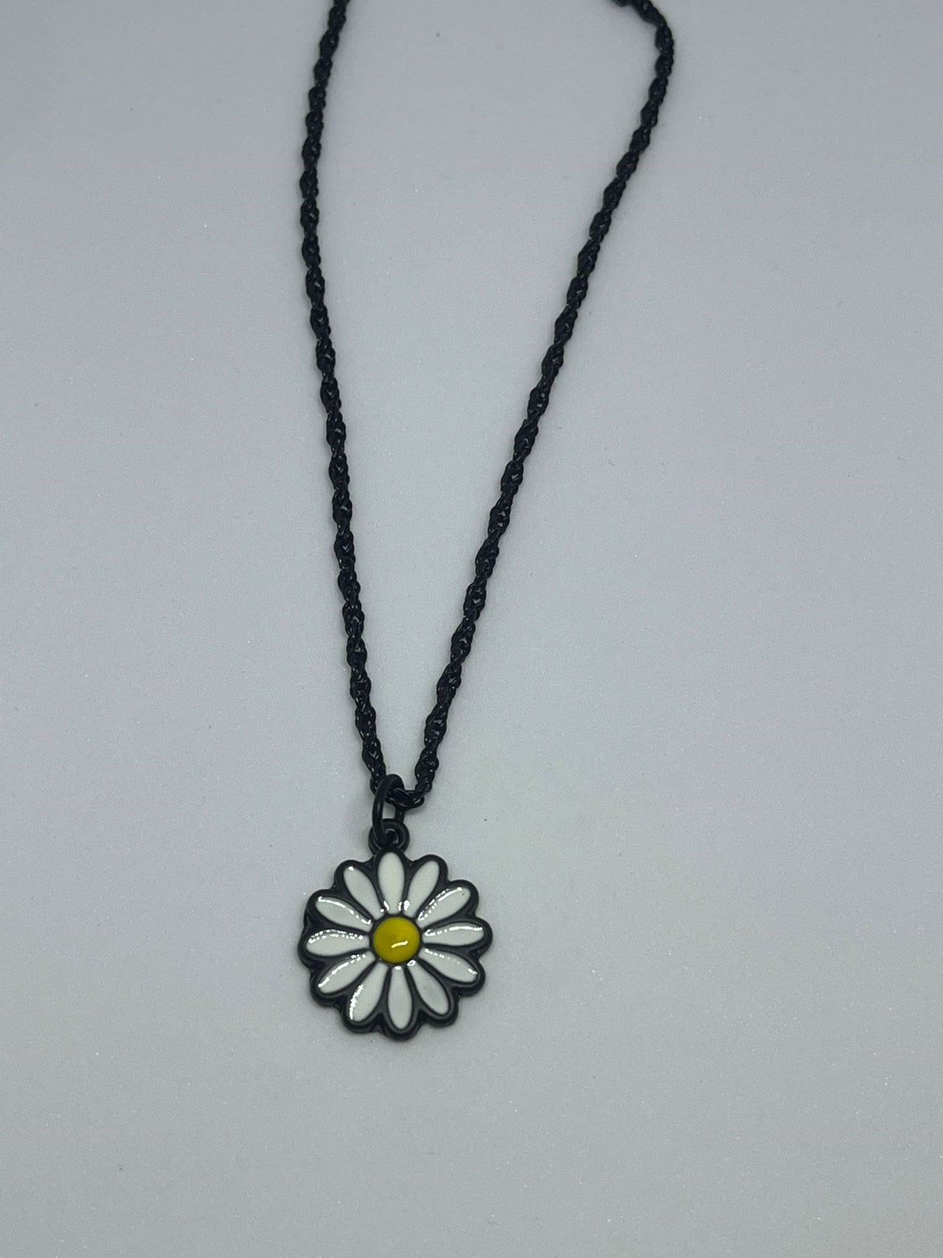 Antik Gümüş Kaplama Gotik Unisex  Papatya Anime Zincirli Kolye